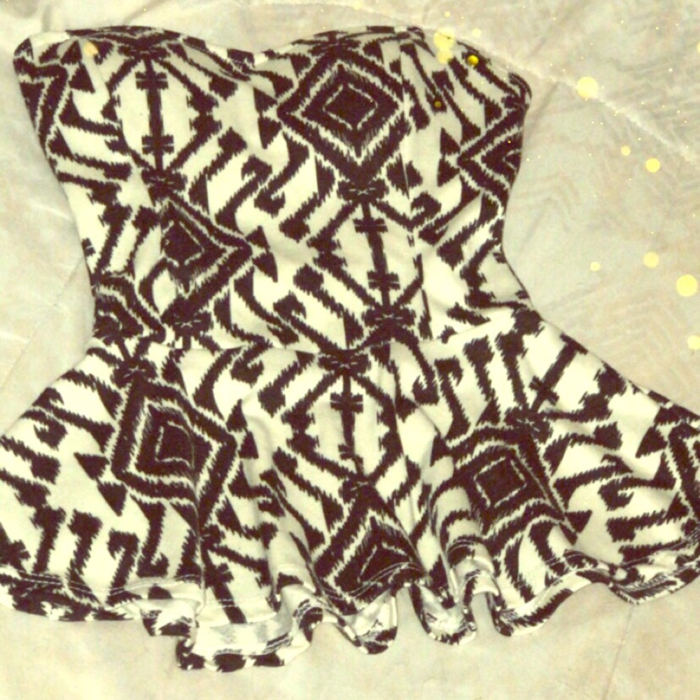 Strapless blouse.